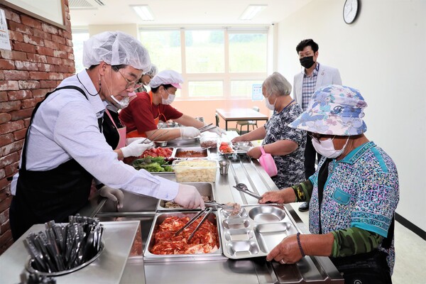 권익현 부안군수, 취임 3주년 사회복지시설 경로식당 배식봉사