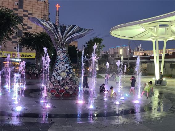 부안 부안읍 물의 거리, 폭염 속 시원한 볼거리 제공 인기