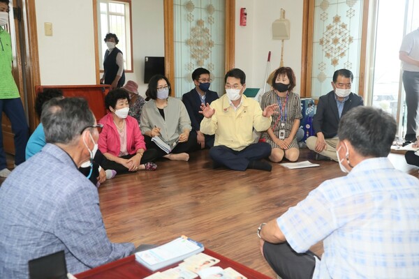 권익현 부안군수, 상서면 분장·장전 경로당 현장행정