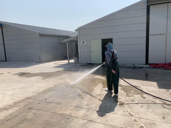 부안군, 축산농가 폭염스트레스 완화제 긴급 지원