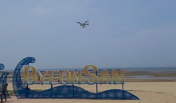 부안군, 변산해수욕장 맞춤형 인명구조 드론 시연