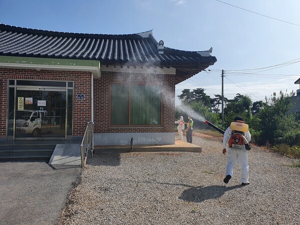 부안 주산면 자율방범대, 코로나19 확산 방지 방역소독 실시