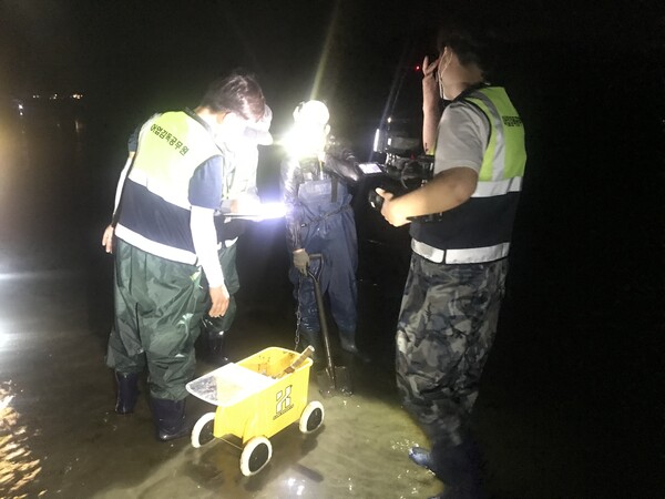 부안군, 꽃게 금어기 불법 해루질 근절 지도단속 실시