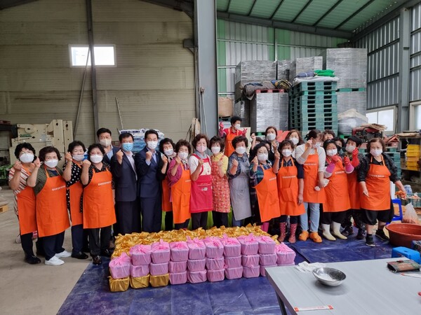 부안군 자원봉사센터, 추석맞이 이웃들을 위한 훈훈한 봉사 펼쳐...