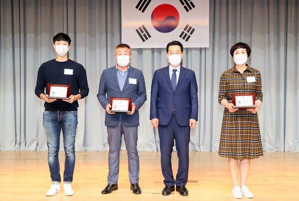 부안군, 2021년 유공납세자 인증패 수여