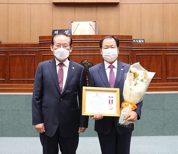 부안군의회 김광수 부의장, 지방의정봉사상 수상