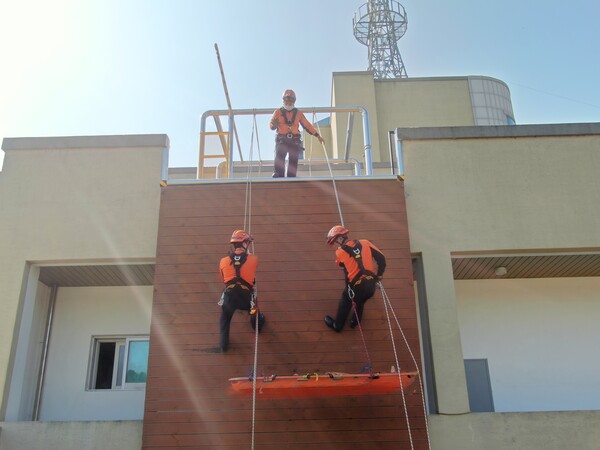 부안소방서, 산악사고 대비 인명구조 훈련 실시