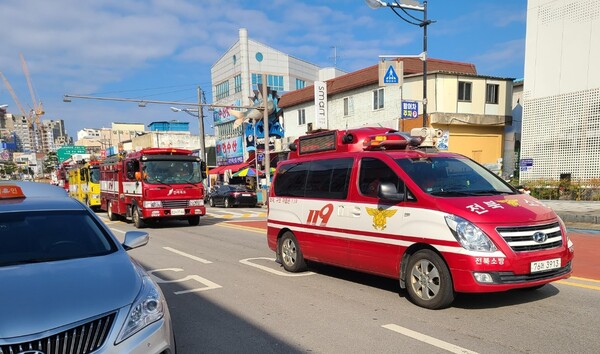 부안소방서 ‘소방차 길터주기’ 캠페인