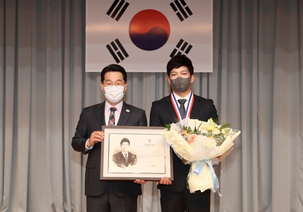 부안군, 전북연구원 김상엽 연구위원 명예군민증 수여