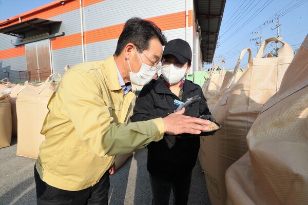 권익현 부안군수, 공공비축미곡 매입현장 방문 농업인 격려