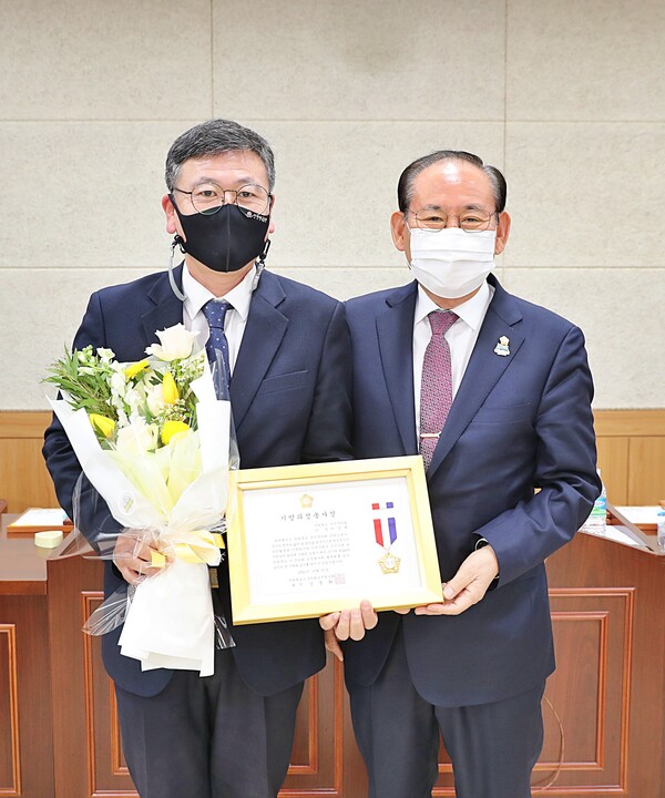 이강세 부안군의원, 지방의정봉사상 수상
