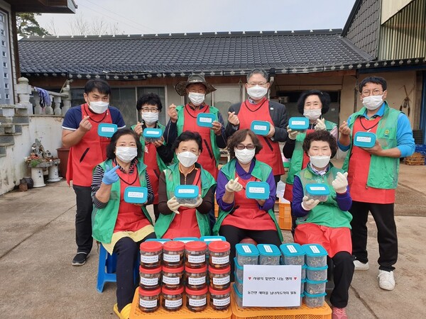 부안 동진면 남녀새마을지도자 반찬 나눔 행사 실시