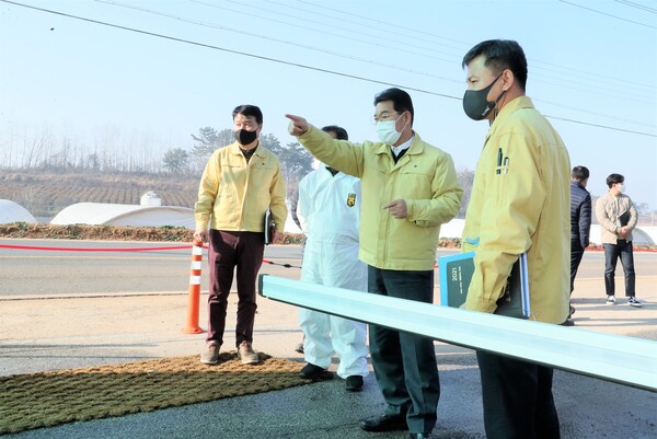 권익현 부안군수, 겨울철 재해 예방·AI 차단방역 총력 주문