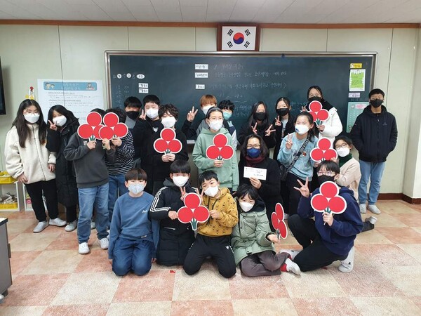 부안동초 5학년 2반, 부안군에 이웃돕기 성금 전달