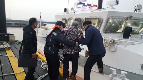 부안해경 기상악화 속 도서지역 응급환자 긴급이송