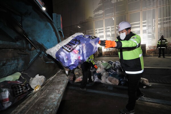 권익현 부안군수, 2022년 새해 새벽청소 소통행보