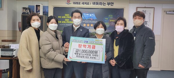 해풍딸기스마트팜 작목반, 부안근농인재육성장학금 100만원 기탁