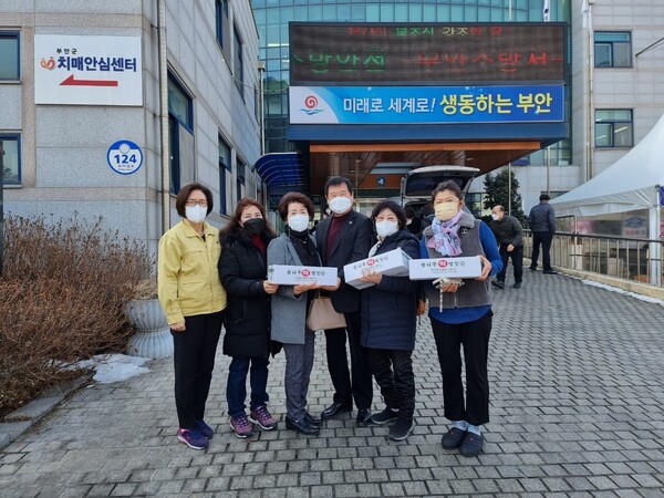 한국부인회부안군지회, 코로나19 의료진 사랑의 떡 전달
