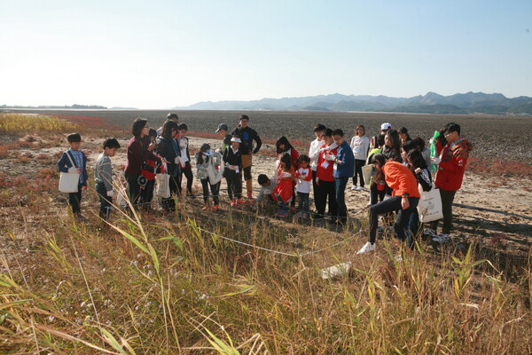 부안군, 탄소중립‧기후변화 대응 줄포만갯벌 해양환경교실 운영