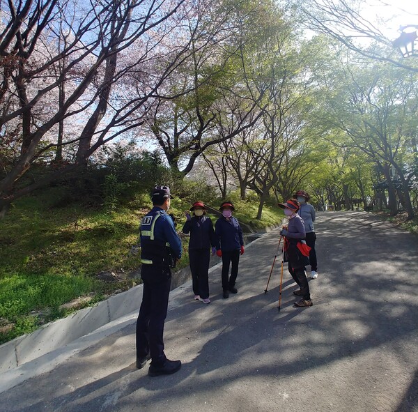 부안서 서림지구대, 봄철 산책로 화재 및 범죄예방활동 실시