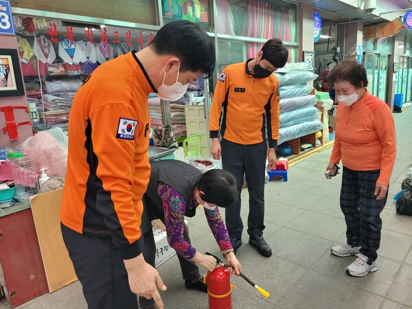 부안소방서, 전통시장 말하는 소화기 보급