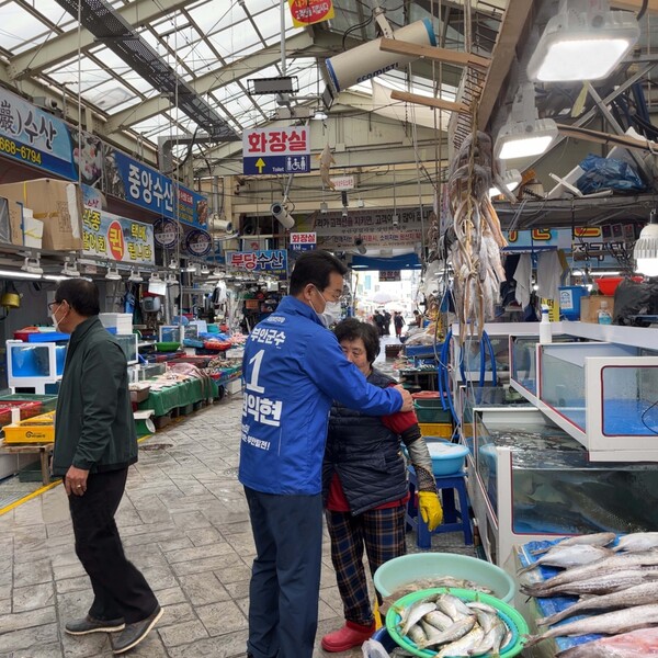 권익현 예비후보, 부안상설시장 상인 위로·격려