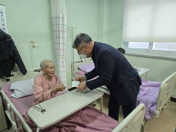 부안소방서 소방발전위원회, 화재피해 군민에게 희망의 손길 전해