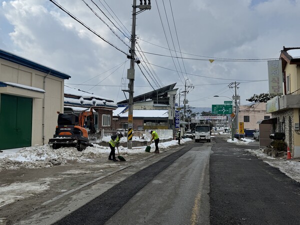 보안면, 긴급 제설작업 차량 통행 정상화 호평
