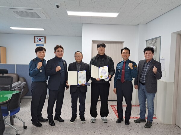 부안경찰서, 격포자율방범대원에 감사장 수여