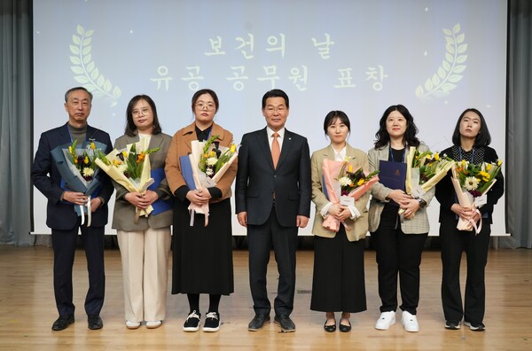 부안군, 53회 보건의 날 기념 유공 군민·공무원 포상