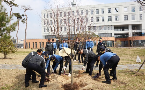 부안해경, 식목일 맞이 나무심기 행사