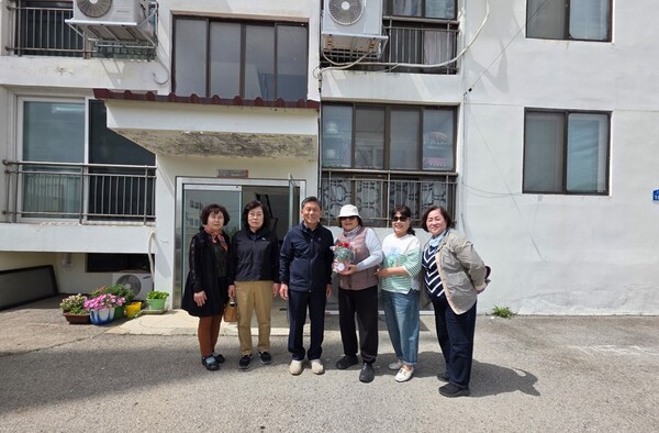 부안 줄포면 지역사회보장협의체, 어버이날 카네이션 전달