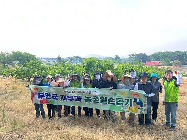 부안군 재무과, 영농철 맞이 일손돕기 추진
