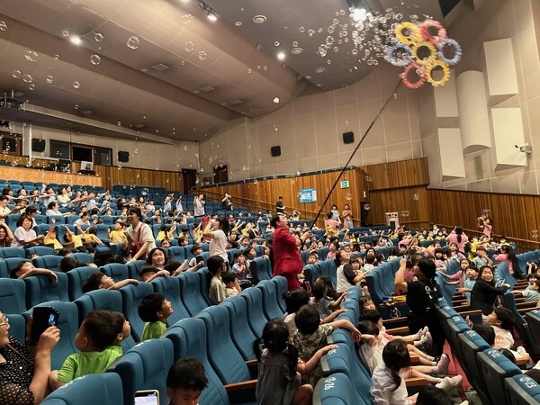 부안군, 영유아 대상 메가 버블쇼 성황리 개최