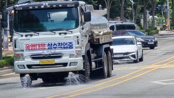부안군, 폭염 대응 주요 시가지 살수차 운영