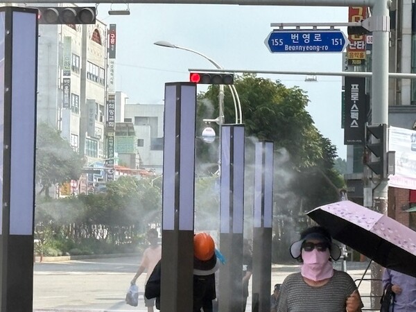 부안군, 여름철 폭염 대응 미스트폴 설치 본격 운영
