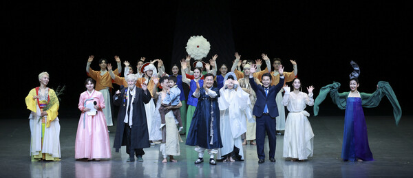 부안 위도띠뱃놀이 모티브 창작무용극 ‘고섬섬’ 해외 공연 성황