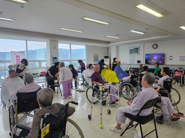 부안군자원봉사센터 이·미용 전문봉사단, 어르신 맞춤형 봉사활동 전개