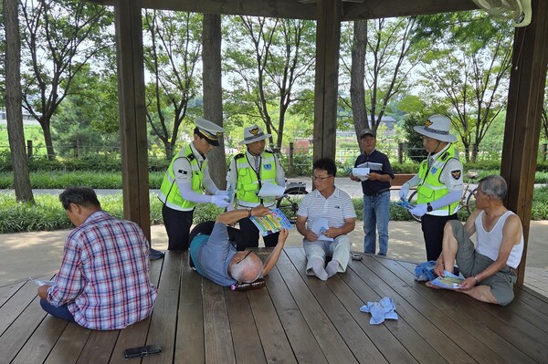 부안경찰, 찾아가는 어르신 사고예방 홍보