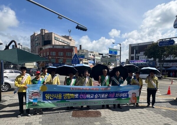 부안군-자율방재단, 폭염 피해 예방 양산 쓰기 캠페인 전개