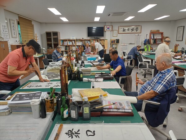 대한노인회 부안군지회,서예실 매창과 서예대전 출전 수상