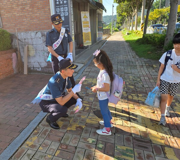 부안경찰, 새학기 어린이 교통안전 캠페인 실시