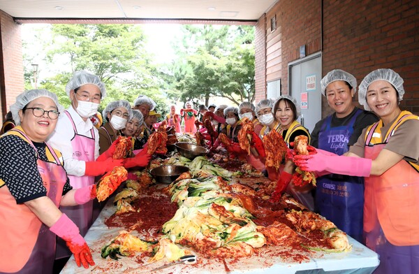 부안군자원봉사센터, 10년째 추석 나눔 봉사로 지역사회 온기 전해