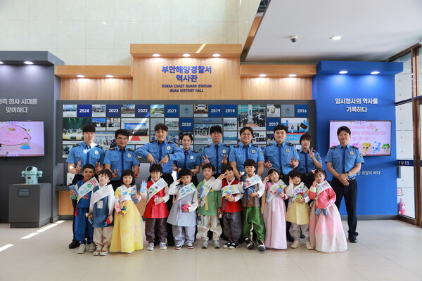 라온어린이집 원생들, 부안해경에 명절 인사 전해