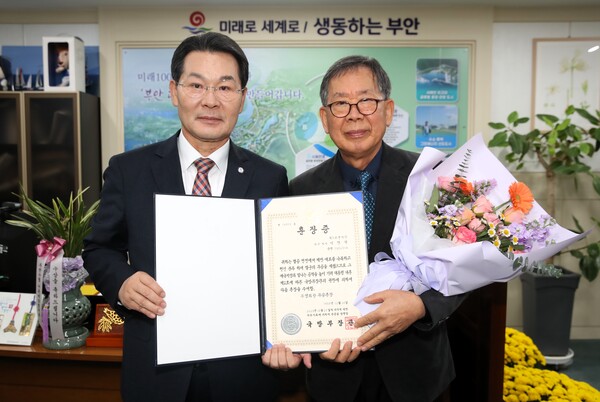 부안군, 74년만에 故 이만석 대위 유족에게 무공훈장 전수